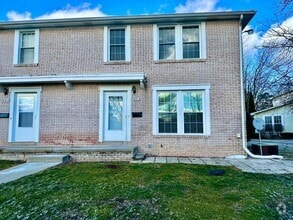 Building Photo - 2 bed 1 and 1/2 bath condo for rent $1600 ...