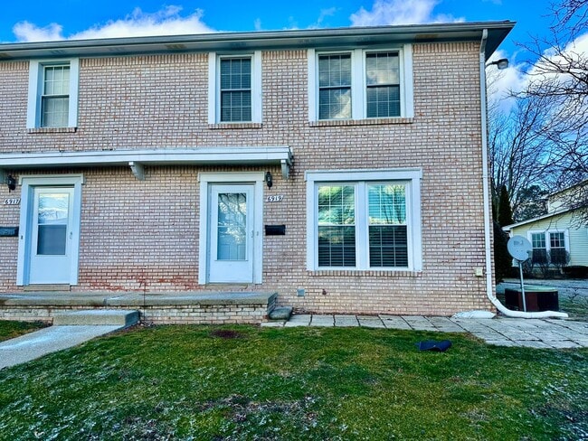 Primary Photo - 2 bed 1 and 1/2 bath condo for rent $1600 ...