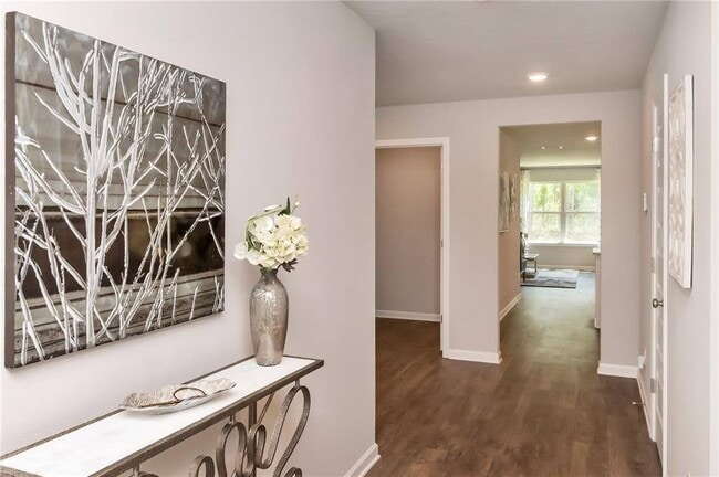 Building Photo - 10867 Paget Dr W