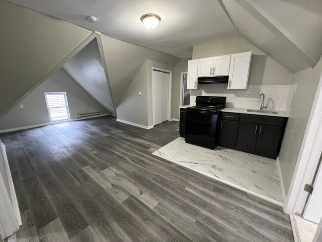 Primary Photo - 544 Sanford Ave