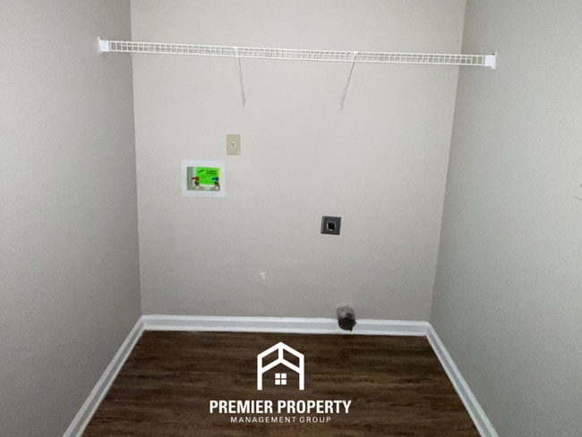 Building Photo - Charming 3BR/2BA in Raleigh | Hardwood Floors & Large Fenced Backyard