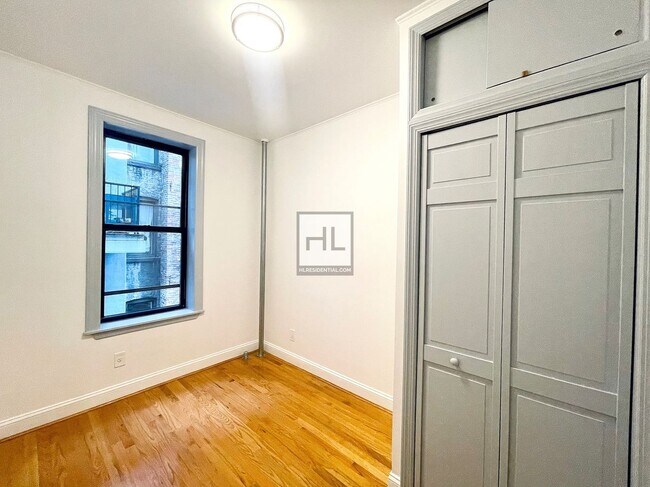 Building Photo - EAST 7 STREET