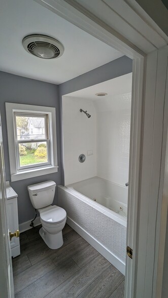 Bathroom with jacuzzi tub - 1 West St