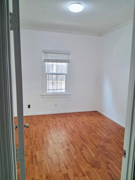 Building Photo - 4762 Lexington Ave