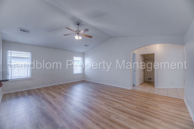 Building Photo - FOR LEASE | Jenks | Available Now!