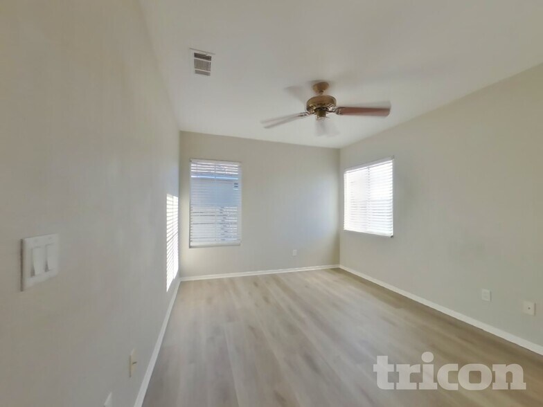 Building Photo - 33558 Iris Ln