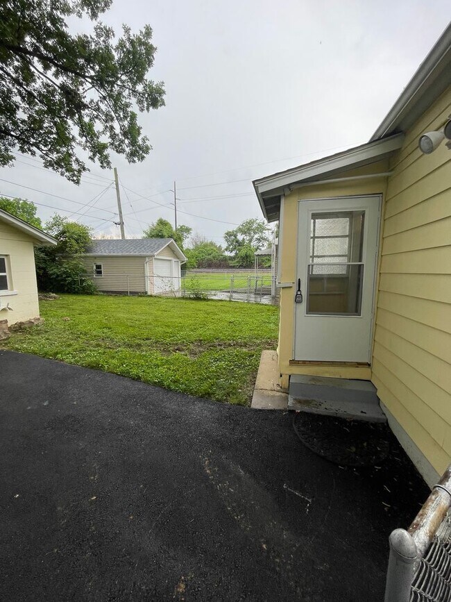Building Photo - Cute 2 Bedroom Home Near The Fair Grounds