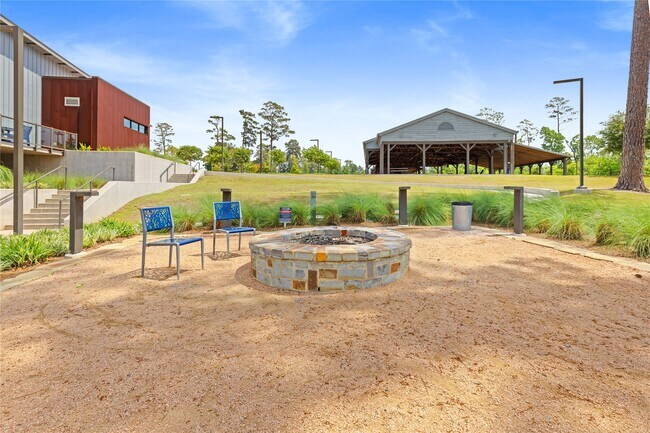 Building Photo - 641 Royal Arch Dr