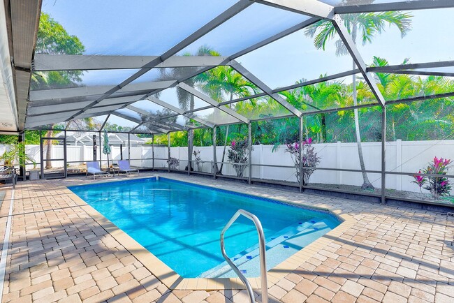 Building Photo - 3-Bedroom, 2-Bath Seminole Home – Fully Furnished & Move-In Ready!