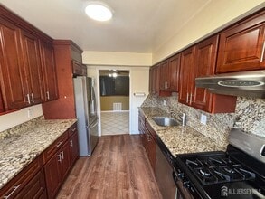 Building Photo - 115 Dunham Ave