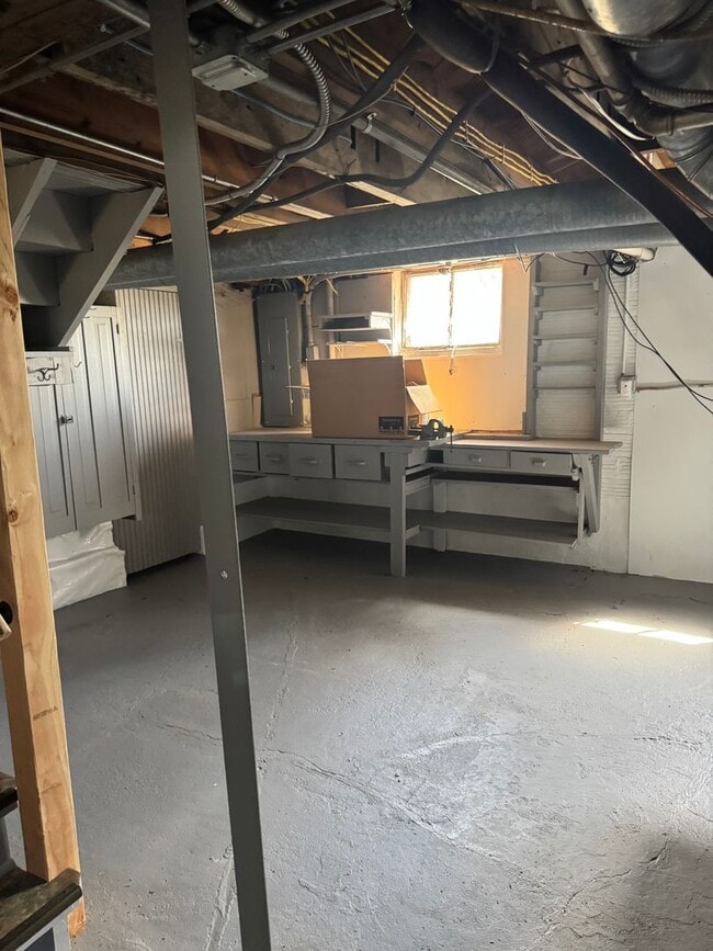 Building Photo - Beautiful, Meticulously Maintained Home in Perrysburg