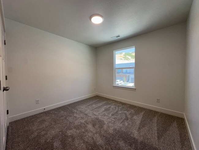 Building Photo - 5228 Acacia Dr