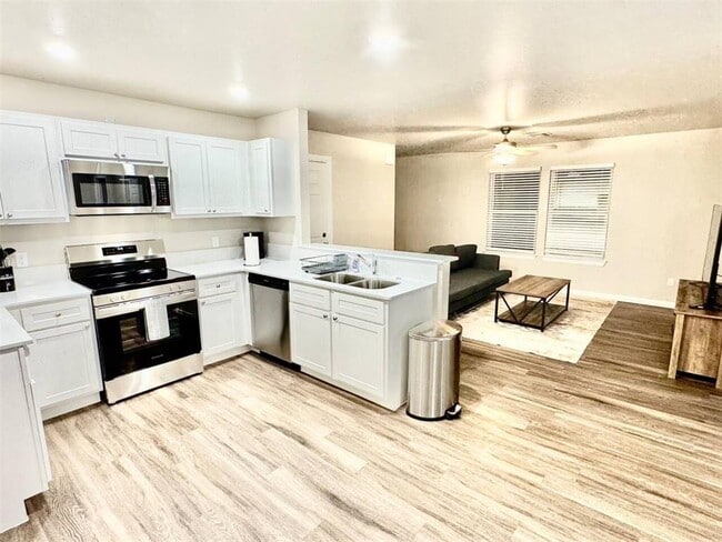 Building Photo - 203 Gray St