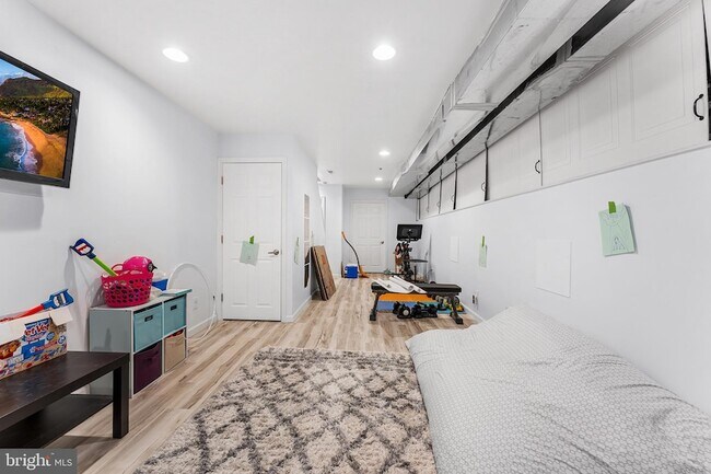 Building Photo - 2013 E York St