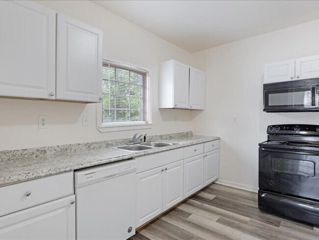 Building Photo - 533 E Woodard St