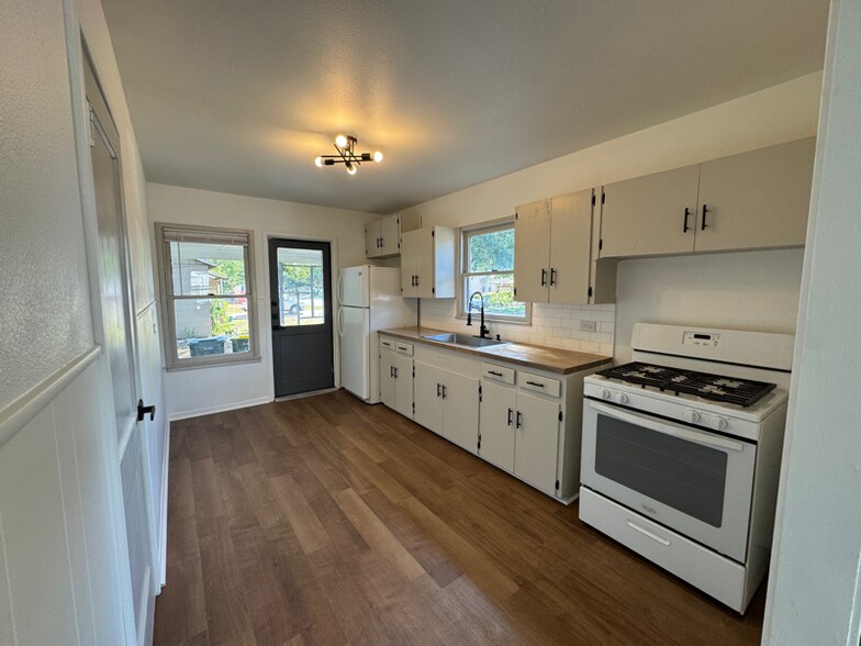 Primary Photo - 510 Mitchell Ave