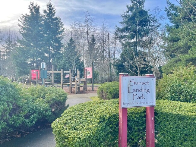 Building Photo - Charming Home in quiet Sunset Landing Community, Edmonds!