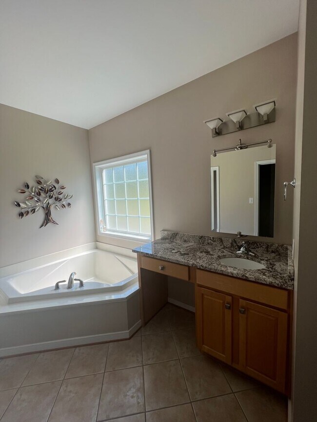 Building Photo - 11837 Club Ridge Dr