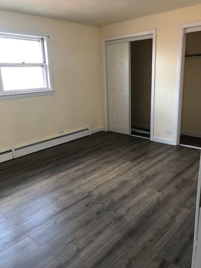 Building Photo - 3520 W 59th St