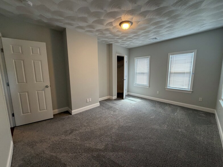 Building Photo - 93 Waterman Ave