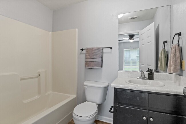 Building Photo - 2114 Main St