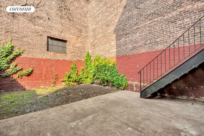 Building Photo - 404 15th St