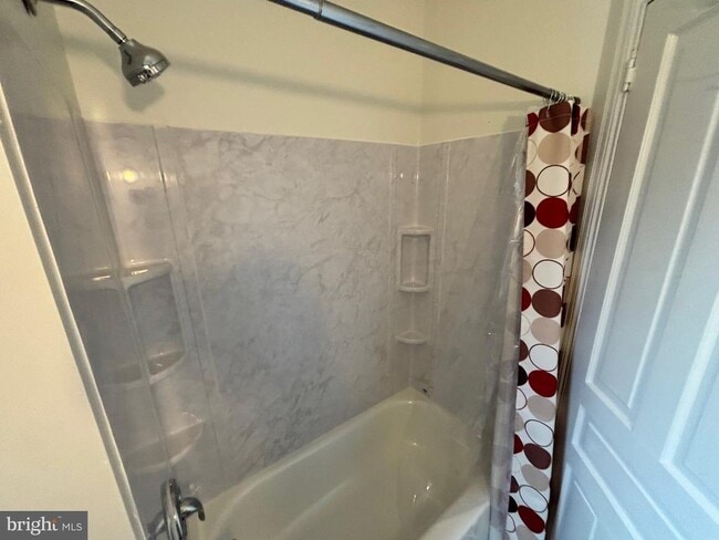 Building Photo - 659 W King St