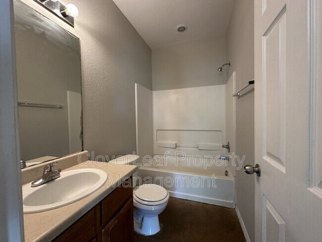 Building Photo - 5718 Golf Heights