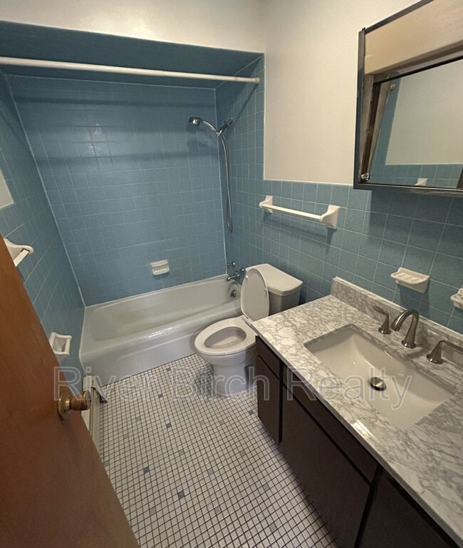 Building Photo - 616 New St