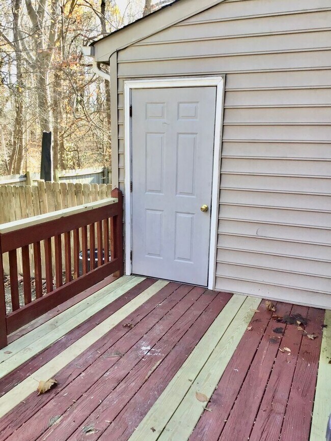 Building Photo - 1660 Skiffes Creek Cir