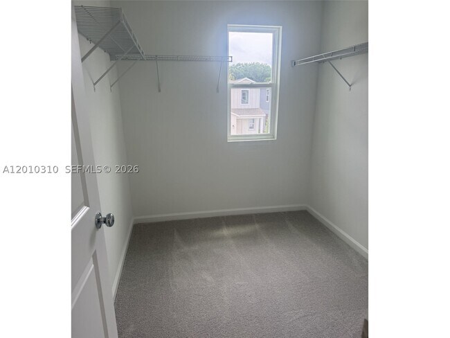 Building Photo - 5423 Meadow Walk Dr