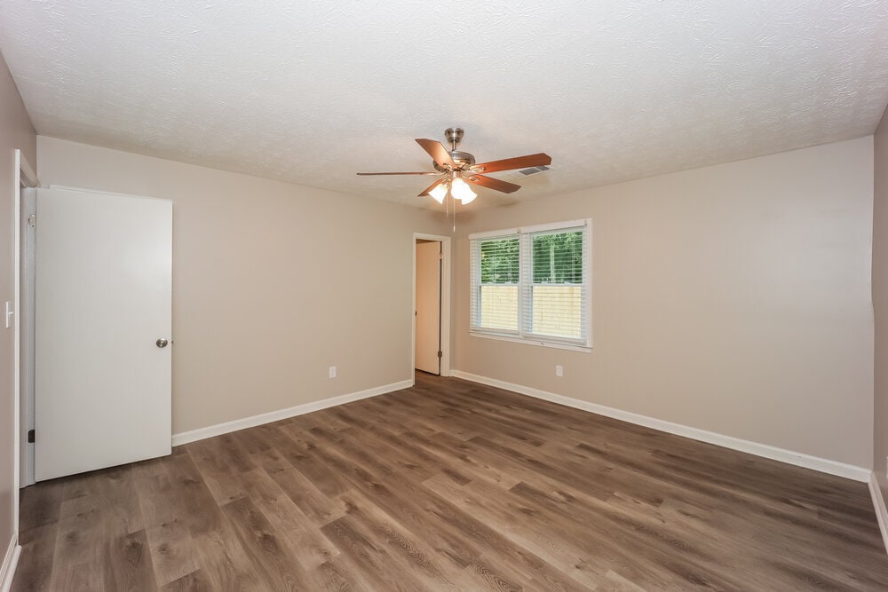 Building Photo - 4741 Cedar Lake Dr SE