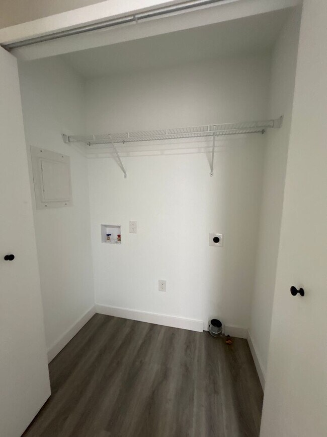 Building Photo - 2-Bedroom, 1-Bathroom Condo in South Bend – $1,464/Month (Lawn Care & Snow Removal Included!)