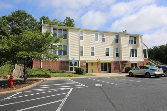 Primary Photo - Courthouse Green Apartments