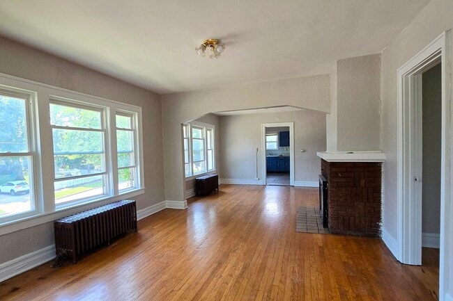 Building Photo - 1002 Westmoreland Ave