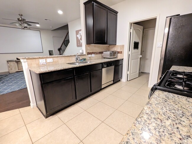 Building Photo - 1520 Beebrush Ln