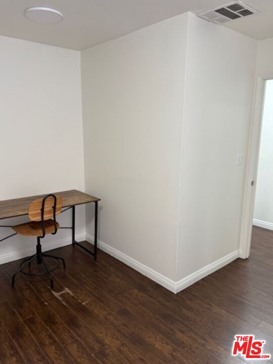 Building Photo - 1128 Irolo St