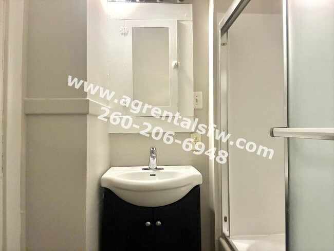 Building Photo - 907 Lincoln Ave