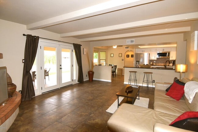 Building Photo - 10008 N 33rd Pl