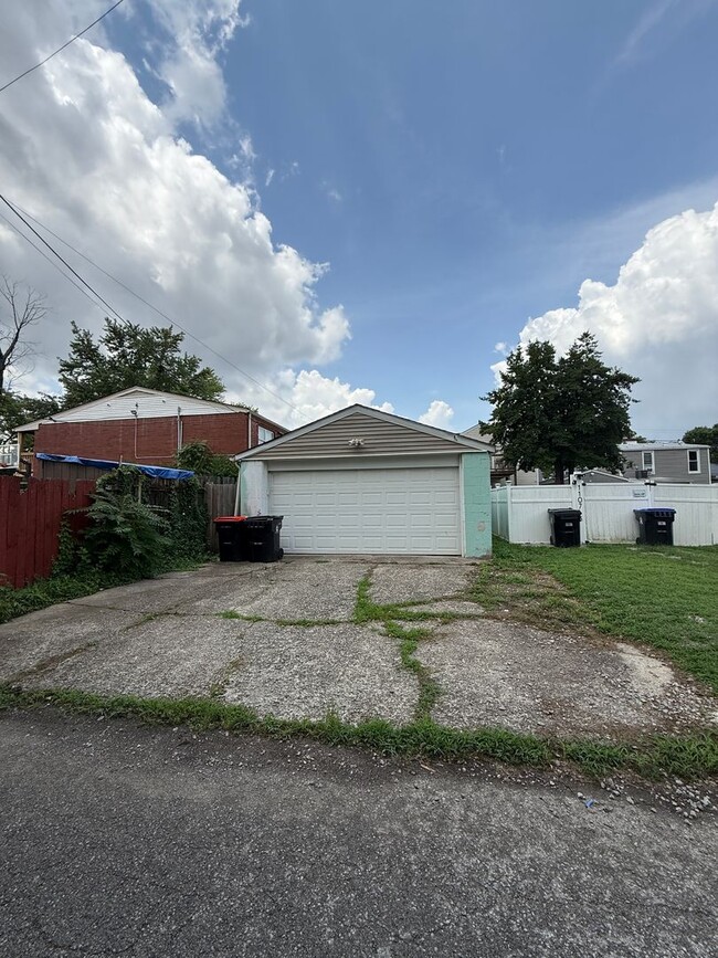 Building Photo - 3-BED 2-BATH IN SHELBY PARK W/ 3-CAR GARAGE
