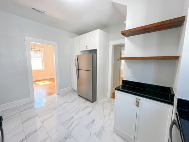 Building Photo - 209 4th Ave