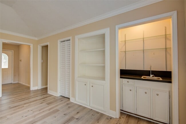 Building Photo - 14211 Ella Lee Ln