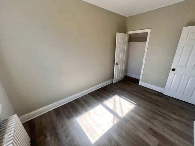 Building Photo - Contemporary 2 Bedroom Townhome w/ Updated Kitchen & Washer/dryer