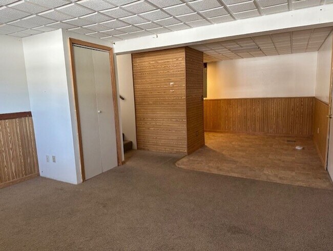 Building Photo - 2109 Highland Ct