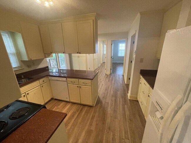 Building Photo - 812 Glen Eden Dr