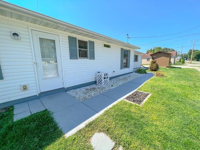 Building Photo - 681 Maple Ave