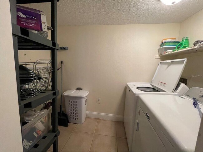 Building Photo - 9481 Highland Oak Dr