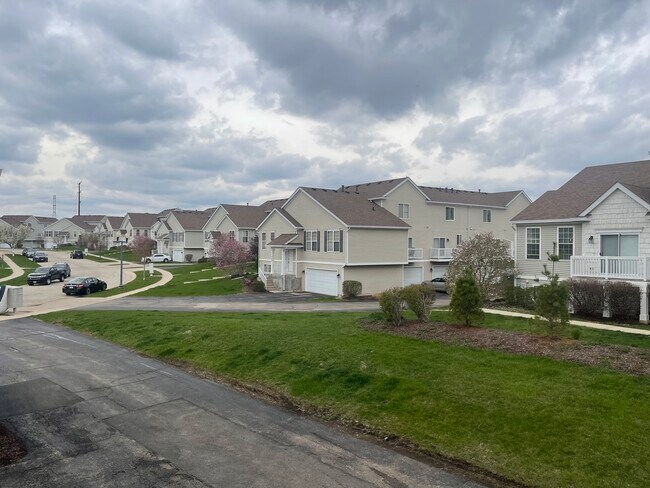 Building Photo - 1624 Fieldstone Dr N