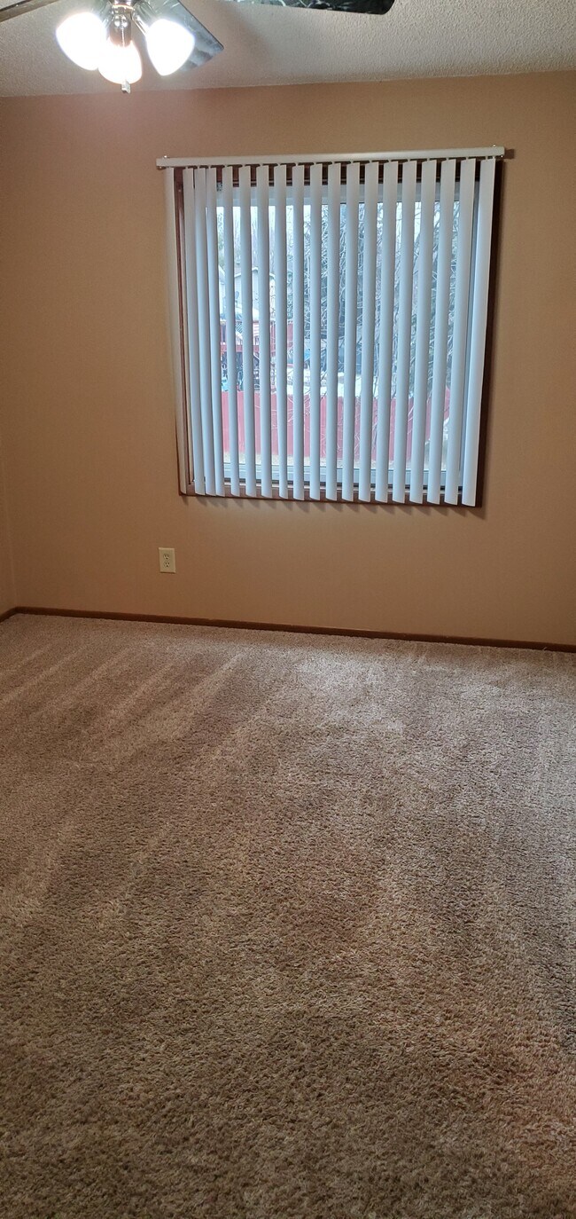 1st - upper-level bedroom - 14619 Burnell Park Dr