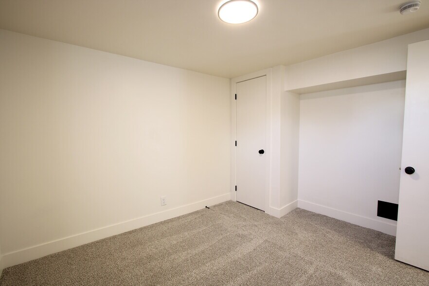 Building Photo - 5007 S 2675 W